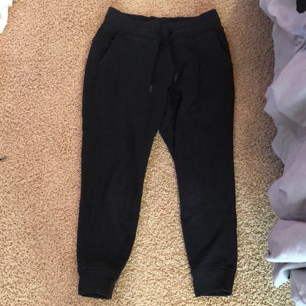 lululemon black scuba joggers, size 6